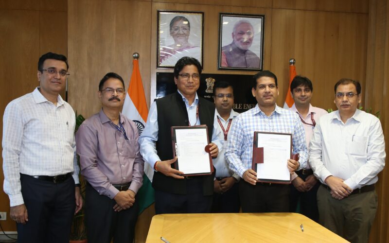 IREDA Signs Performance MoU with MNRE, Sets ₹8,200 Crore Revenue Target for FY 2025-26