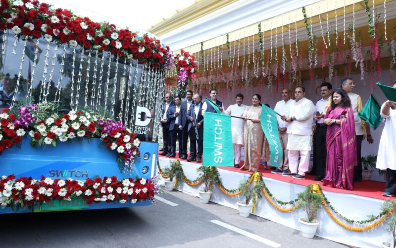 SWITCH Mobility Flags Off First Batch of SWITCH EiV12 Low-Floor Electric Buses for Delhi Transport Department