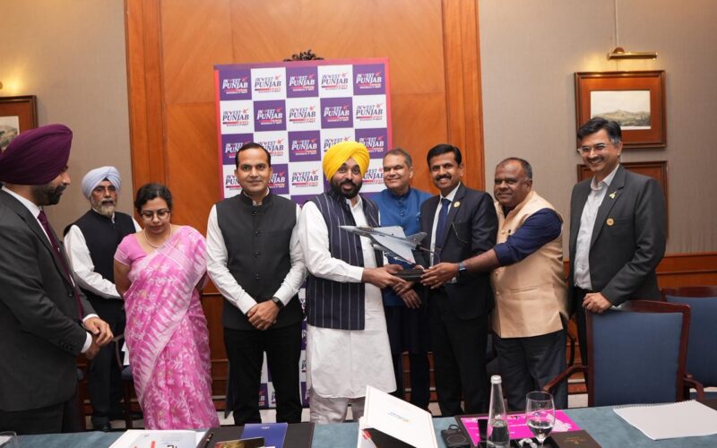CM MEETS INDUSTRIAL TYCOONS IN BENGALURU, INVITES THEM TO INVEST IN PUNJAB